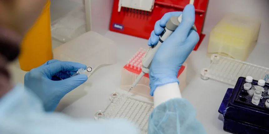 Опубликован перечень диагностических тестов для выявления коронавируса в России