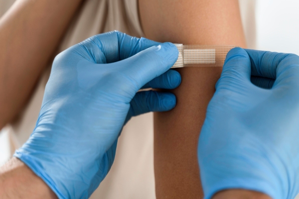 Проведение биопсии с помощью пластыря (Великобритания)