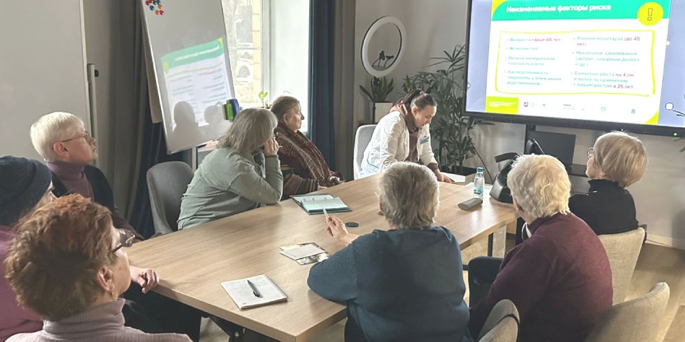 «Школа здоровья»: в феврале занятия посвящены профилактике падений в старшем возрасте 