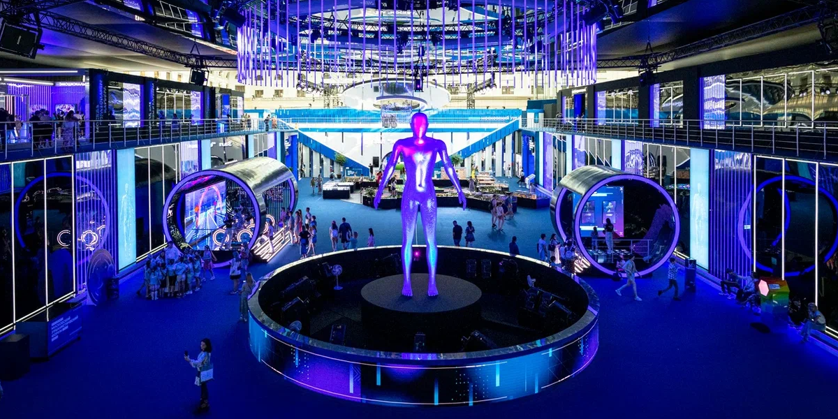 На Московском урбанистическом форуме в Гостином Дворе презентовали сериал «Я не СТАР» проекта «Московское долголетие»