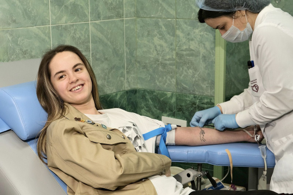 Студенты помогают больницам