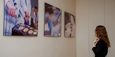 В столице открылась фотовыставка к Дню медицинского работника